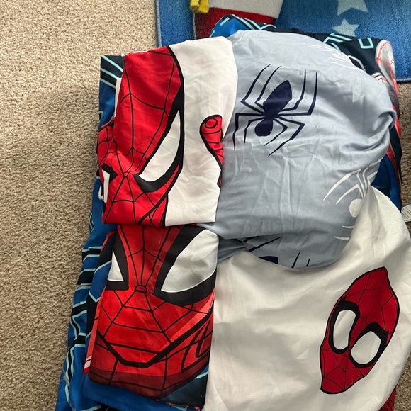 Spider-Man Themed Bedding Set - Picture 2 of 6